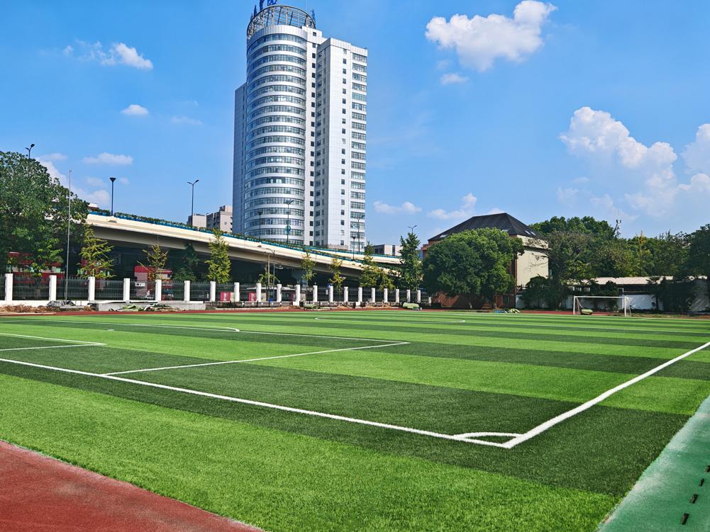 杭州朝晖中学光明巷校区，威腾免填充草坪场地
