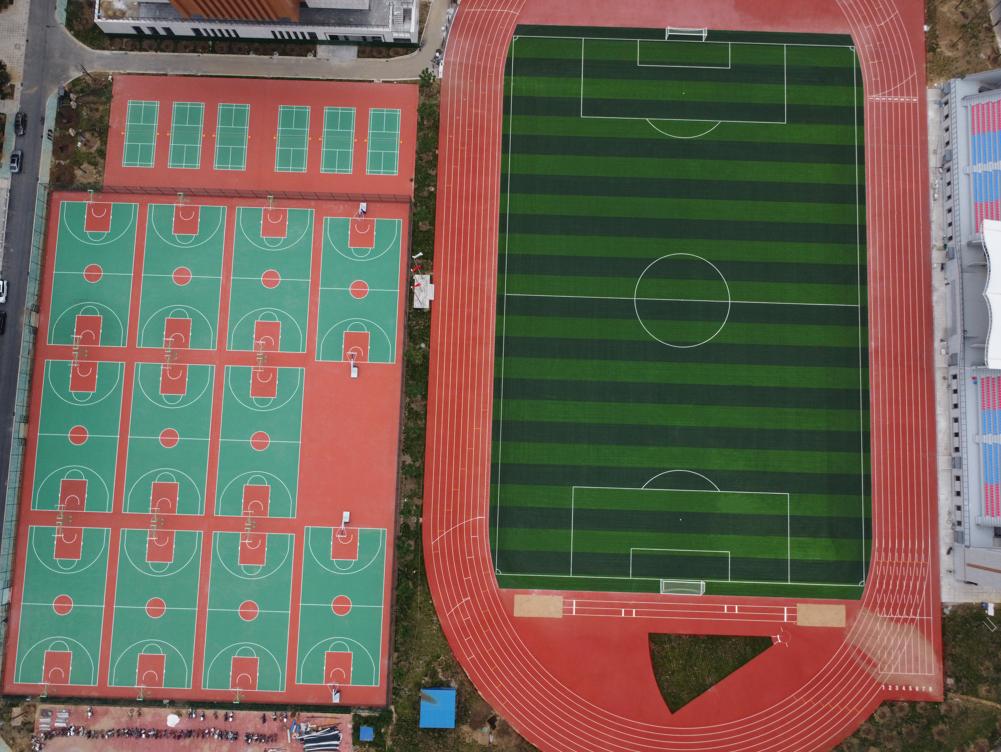 湖北仙桃中学，威腾免填充草坪场地